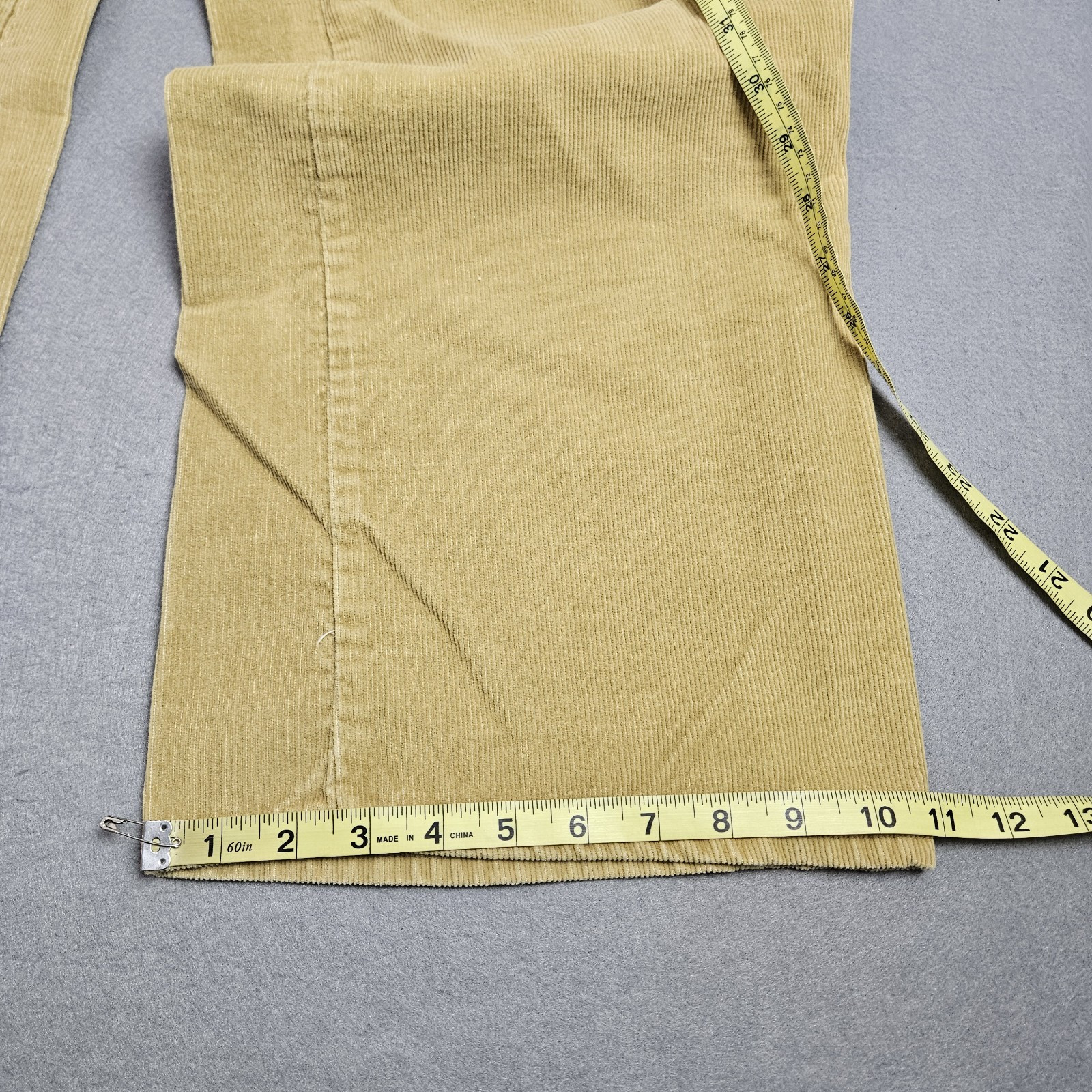 Vintage 70’s Levis Flared Corduroy Pants Womens Size 5 Measures 23×32