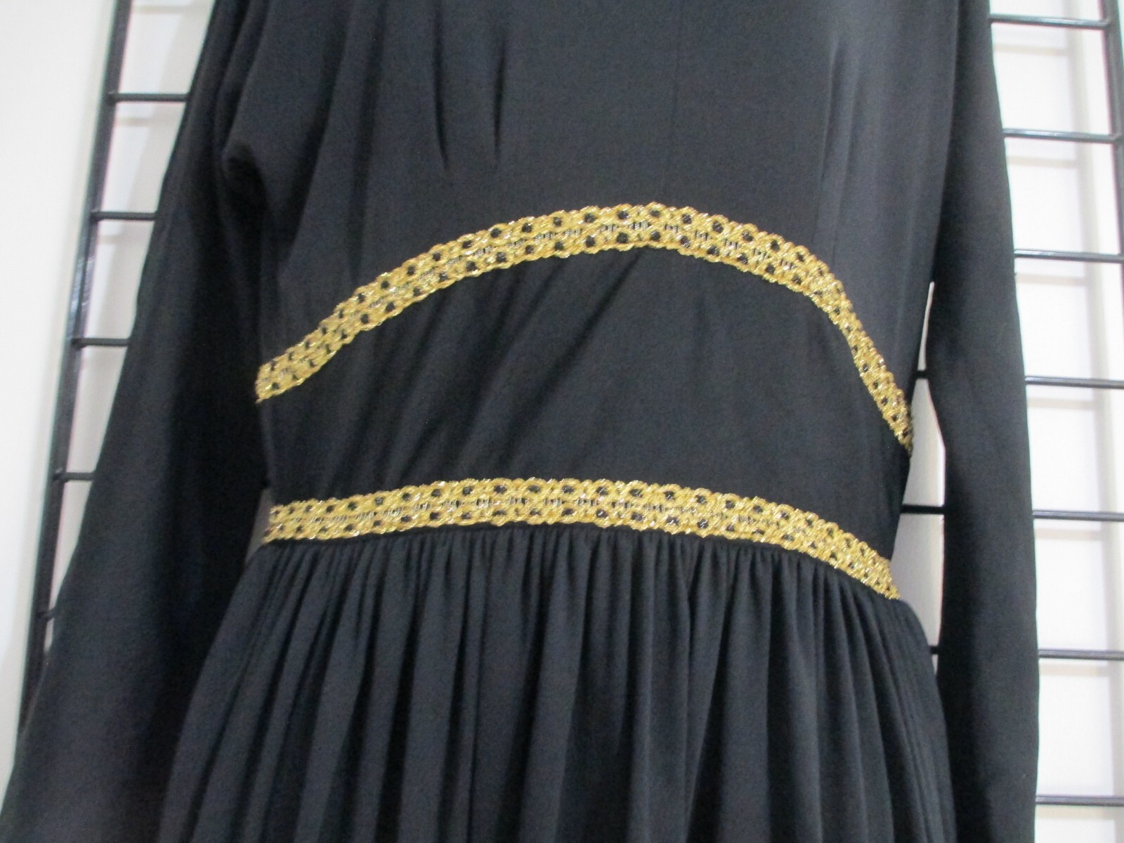 VINTAGE LOUNGE CRAFT 🌸 38&Prime; BUST / 8==BLACK / METALLIC GOLD TRIMMED GOWN DRESS
