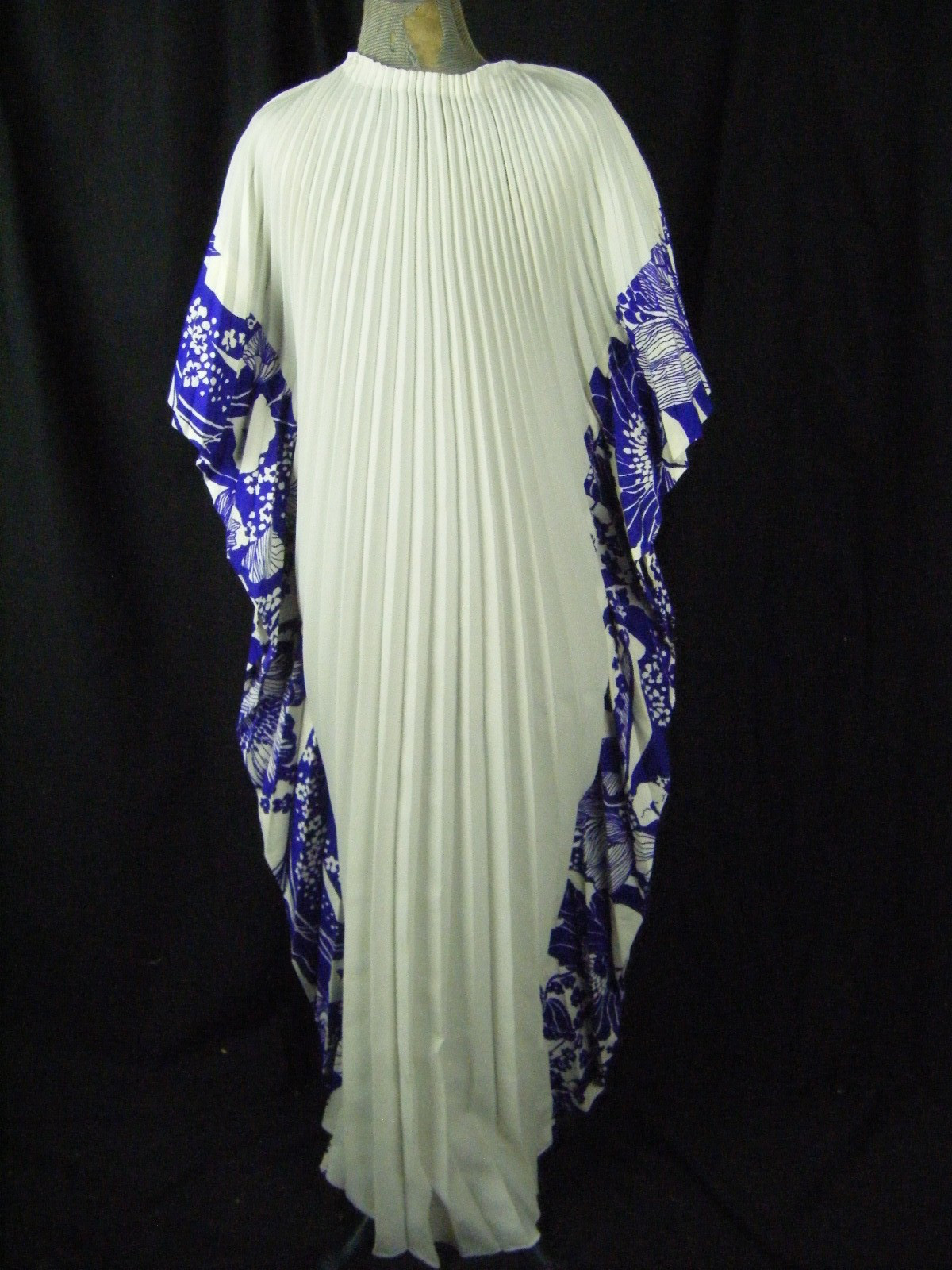 Vtg 60-70s White Purple Hawaiian Floral Printed Pleated Caftan-Bust 49/One size