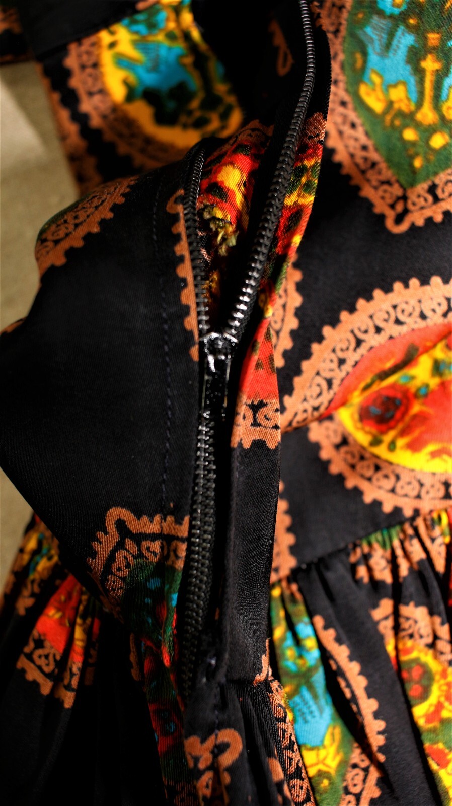 French Vintage 50s sleeveless multicolor print rayon dress siz 4 made in France
