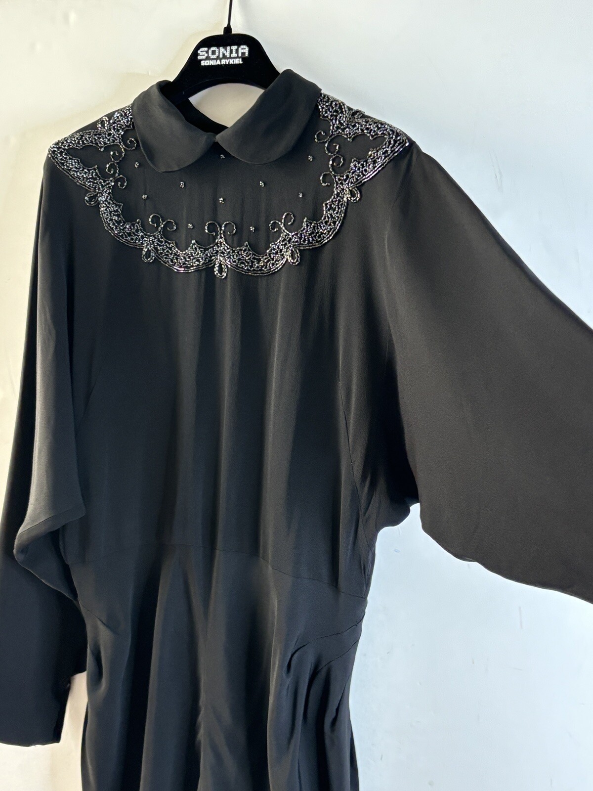 VTG 40&rsquo;S LOVELY BLACK BEADED COLLARED&PLEATED BACK DRAPE SLEEVE CREPE DRESS*S/M
