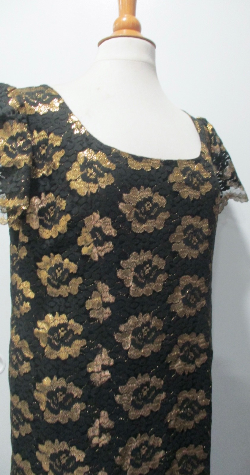 GORGEOUS VINTAGE DRESS 100% POLYESTER IN FLORAL LACE PRINT BLACK & GOLD X-LARGE!