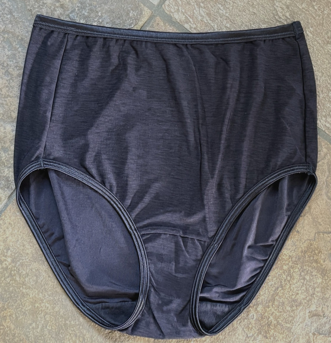 Vanity Fair BODY Large BLACK Silky Smooth Illumination Full Brief Panties #13310
