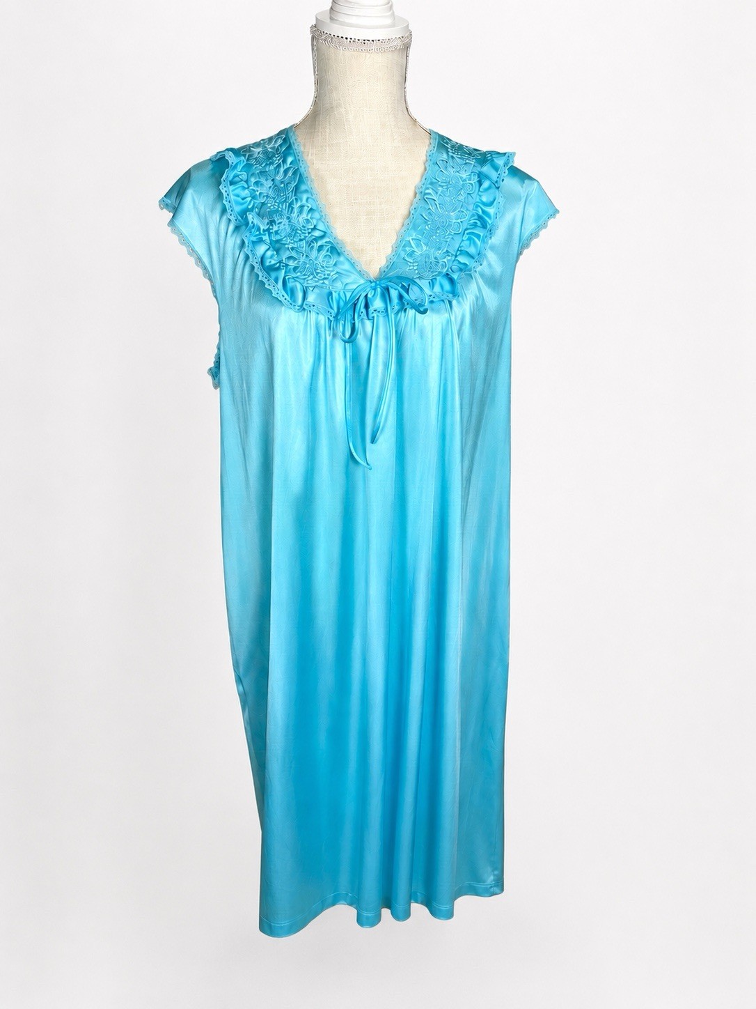 Vintage JCPenney Collectibles Blue Nightgown M Embroidered Floral Lace