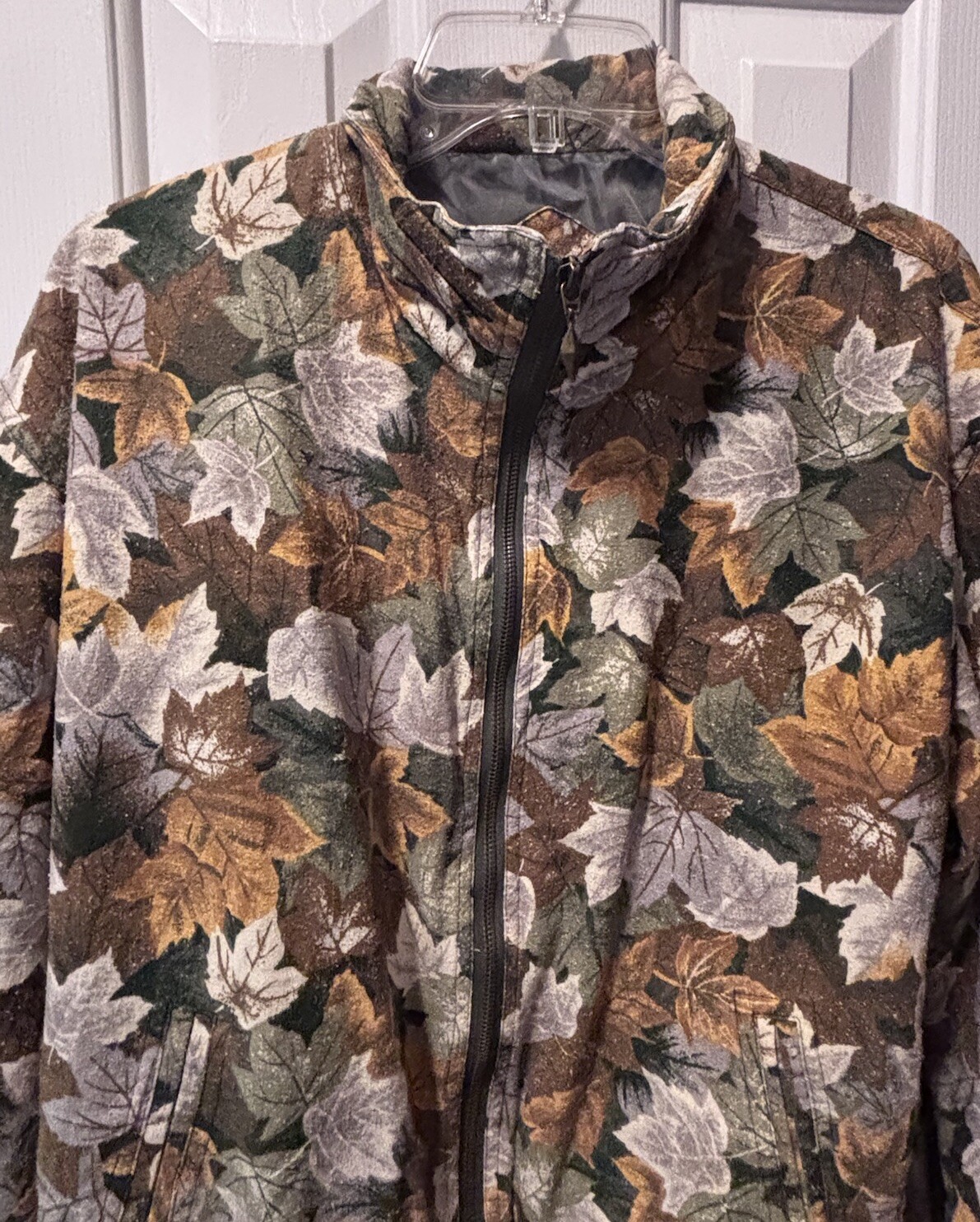 Casual Corner & Co. Leaf Pattern Silk Nylon Woman’s Size Medium Zip Up Jacket