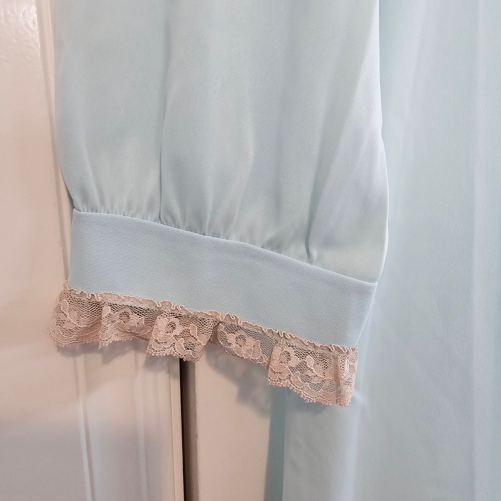Vintage Lace Robe Womens Size Large 80s Pastel Blue Satin Cottage Romantic Retro