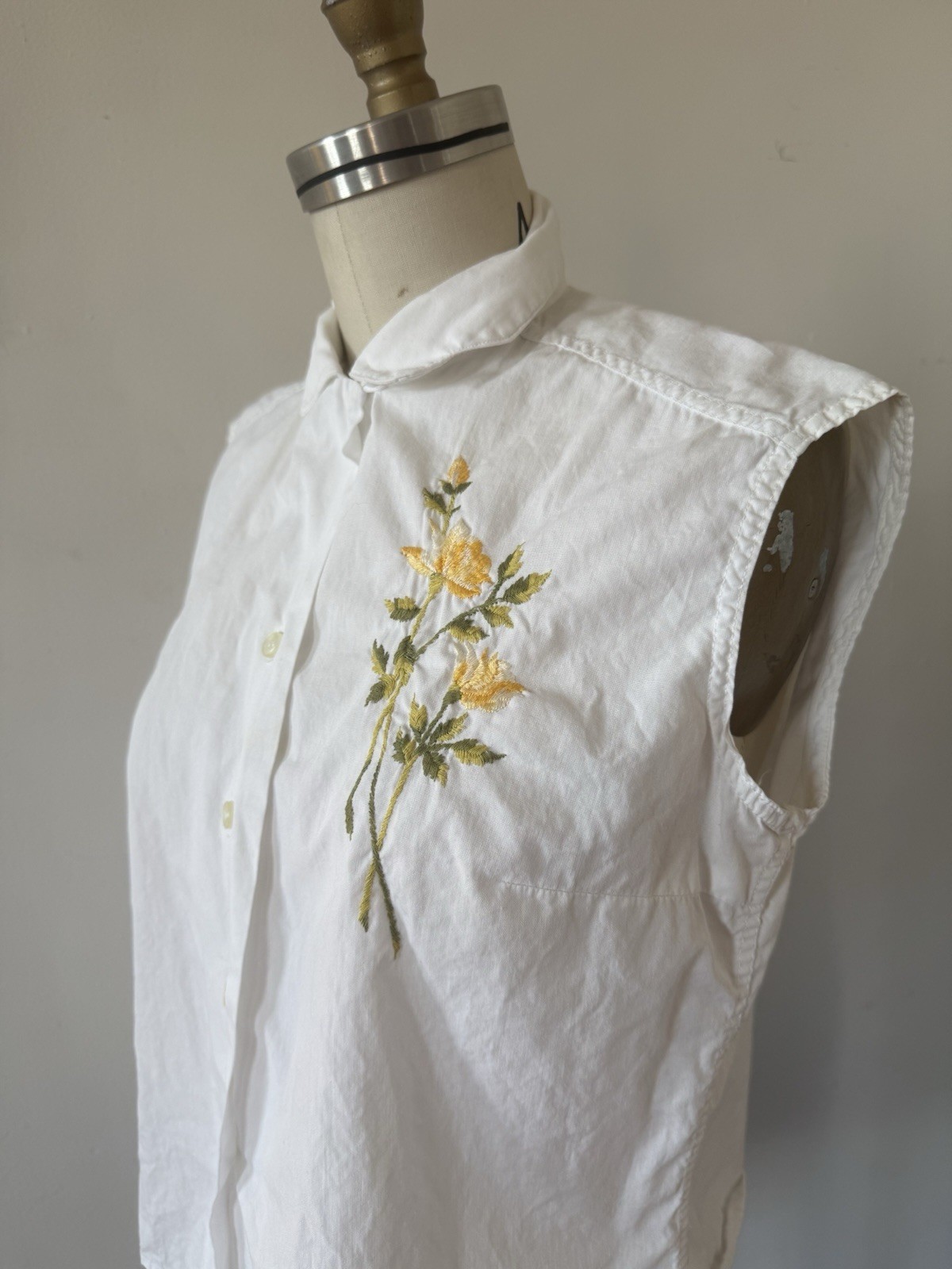 1940s 50s Cap Sleeve Cotton Loop Collar Button Up Shirt Embroidered Floral S/M