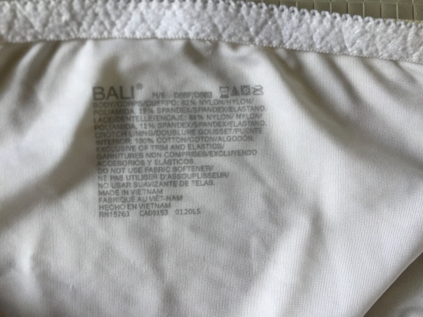 White Sateen Finish Stretch Moderete Control Bali Panties Briefs Size 6 M 32 34