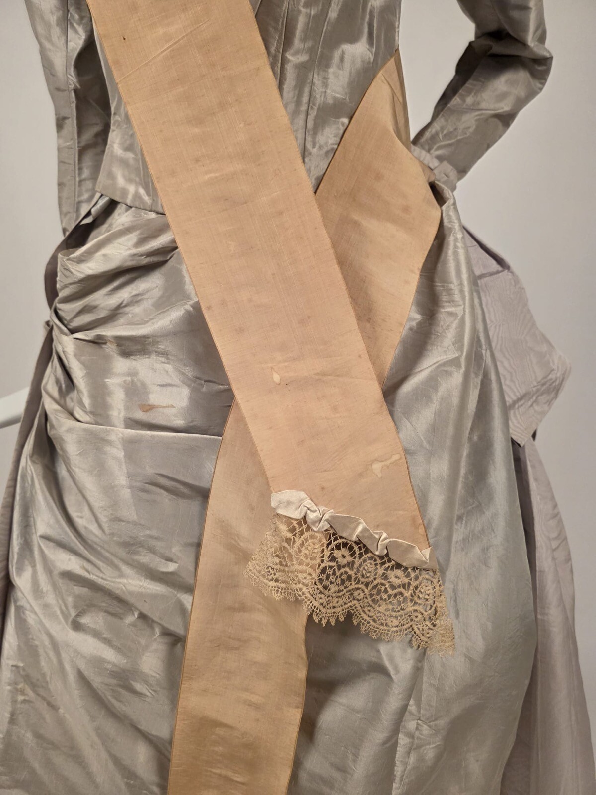 VICTORIAN 1880’S SILK TAFFETA BUSTLE DRESS W BUILT IN BUSTLE CAGE + SILK SASH
