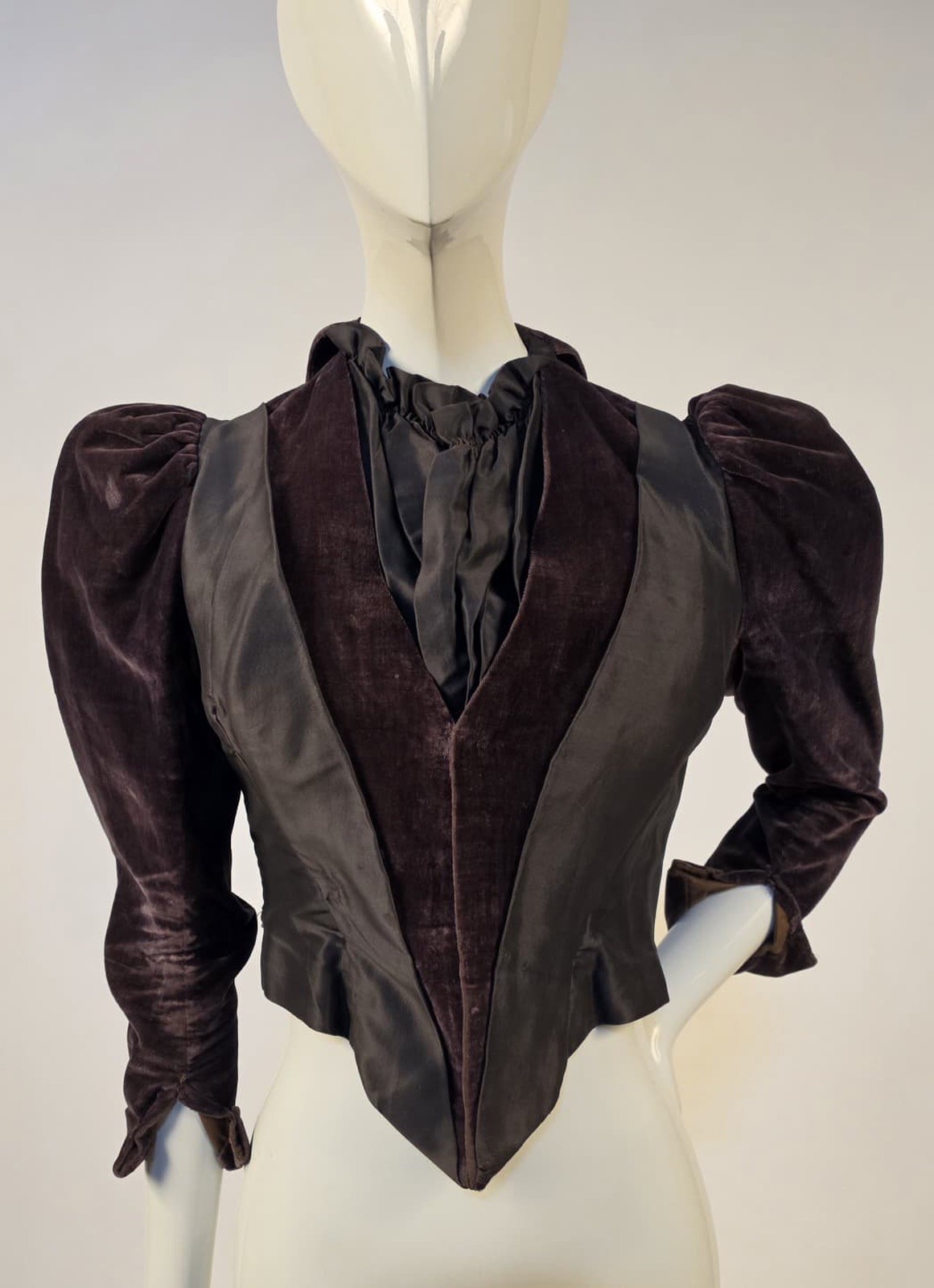 VICTORIAN 1890&rsquo;S VELVET + SILK BUSTLE BACK BODICE W PUFF SLEEVES