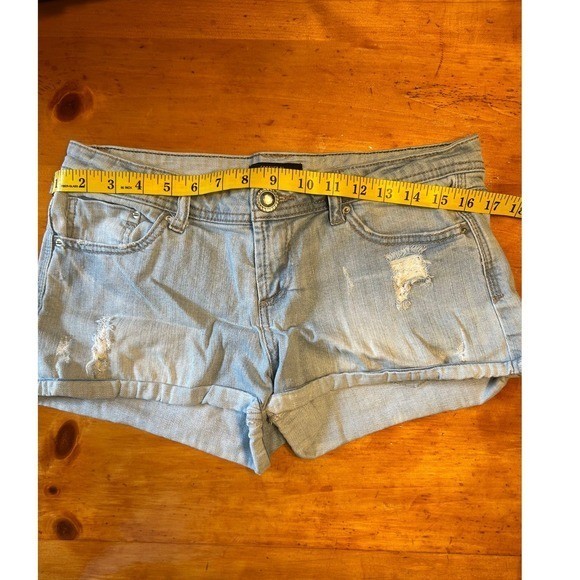 Forever 21 Distressed Denim Shorts Light Wash Cuffed Size 27 Y2K Indie Sleaze