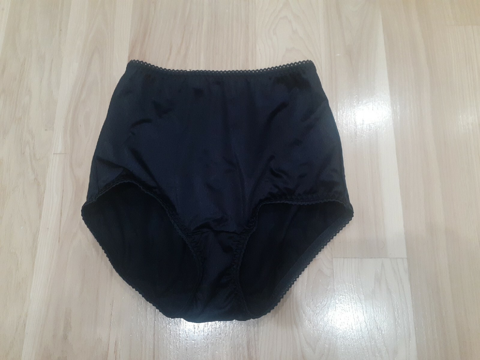 Vanity Fair Satin shiny Black Panties Size 5 Panty Brief Style 40301