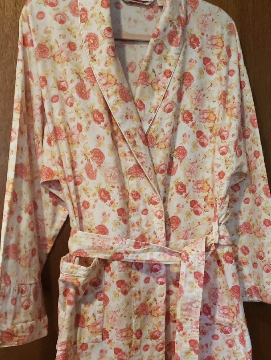 Vintage 90&rsquo;s 100% Cotton Victoria&rsquo;s Secret Garden Rose Floral Robe With Tie.