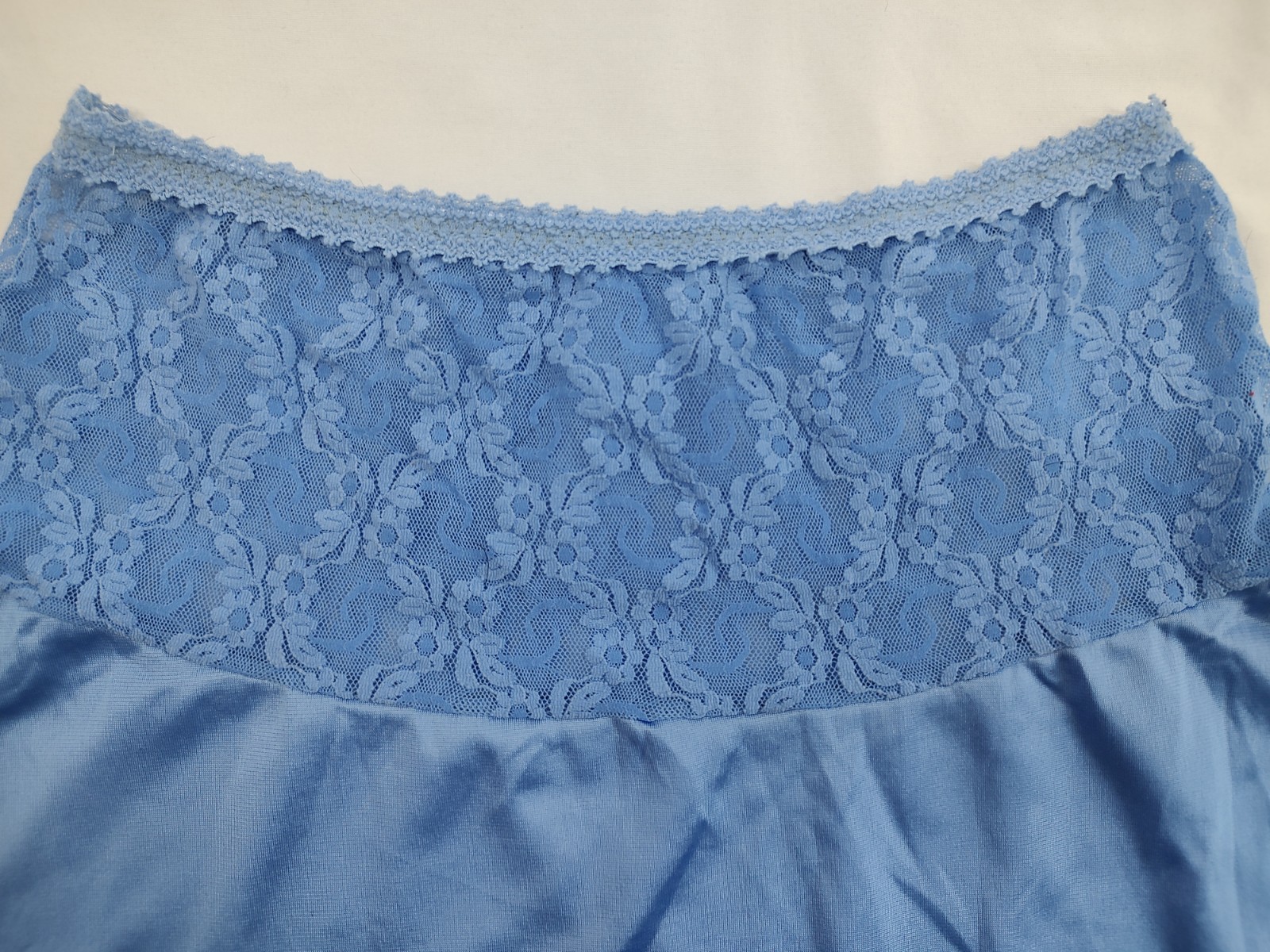 Vintage 70&rsquo;s Bestform Half Slip Stretch Lace Yoke Style 1257 Silky Blue Nylon S