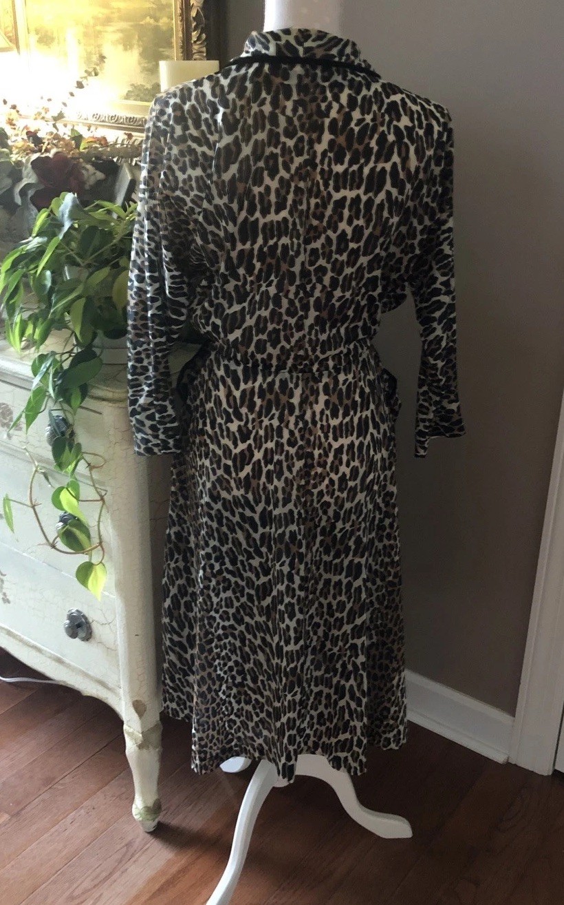 Vintage Vanity Fair Leopard Robe Short Double Breasted 2 Button Women’s Small 34