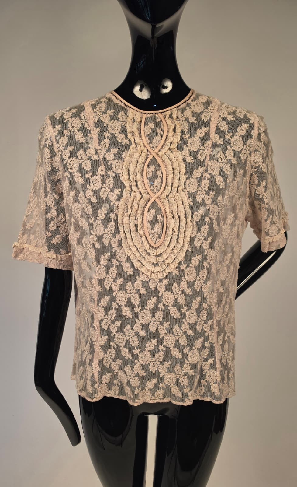 VINTAGE 1930’S BLUSH PINK LACE BLOUSE W RUFFLE TRIMMED PIPED FRONT