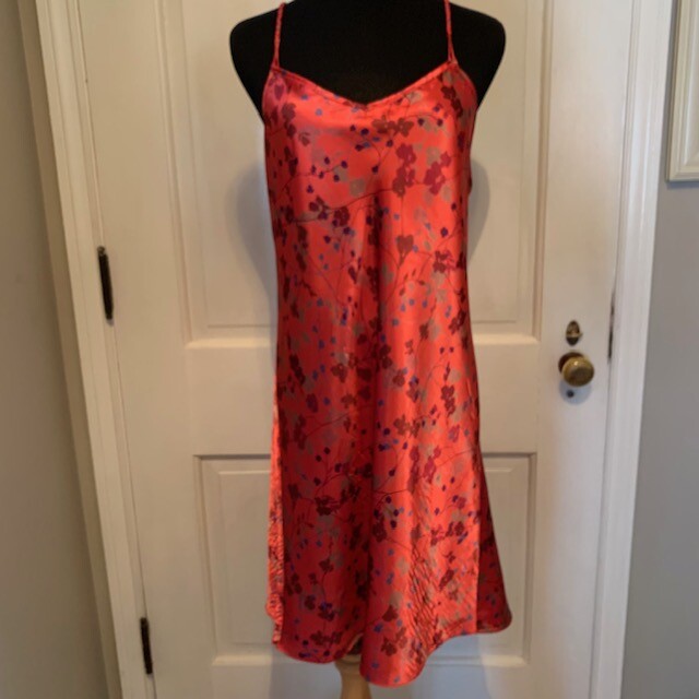 Beautiful Warner&rsquo;s Sleepwear Rose Colored Flowered Print Chemise. Size Large