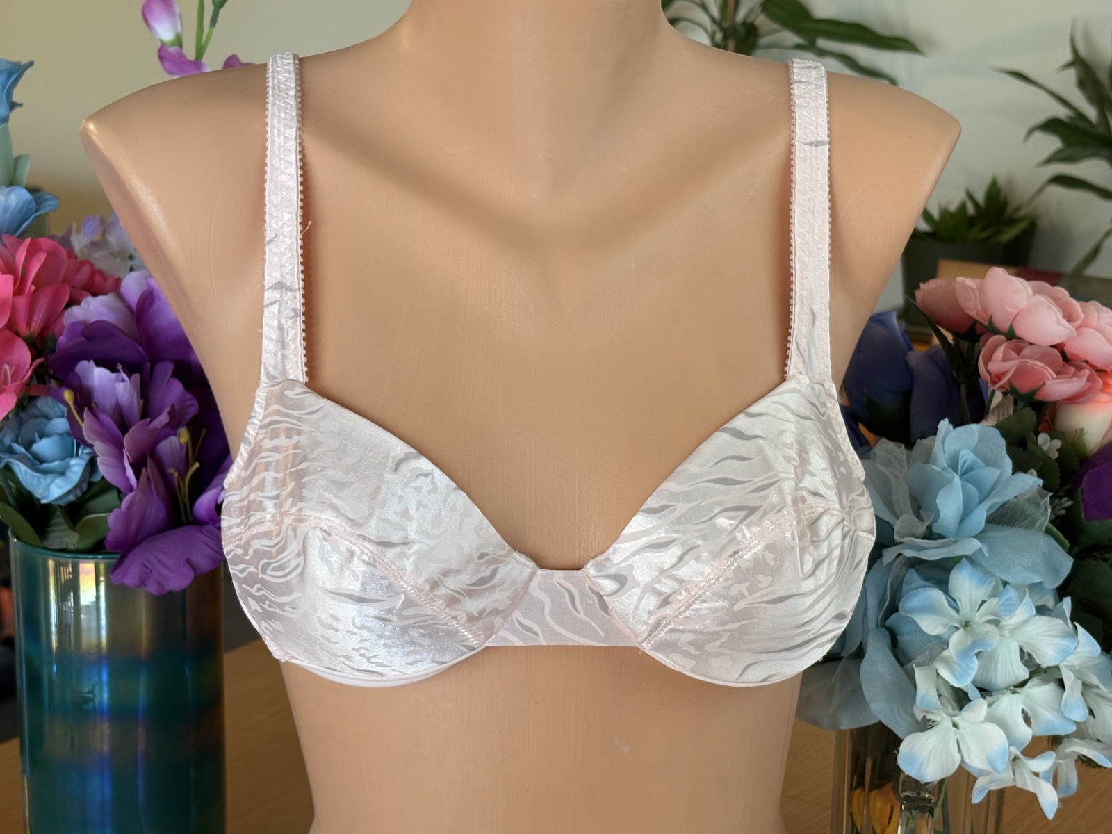 VASSARETTE 34A Pink Zebra Satin Light Pad Underwire Bra #75240 VINTAGE