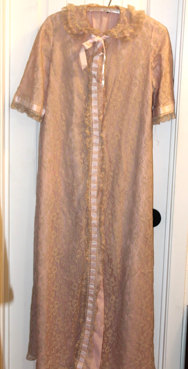 Vintage Robe & Nightgown Chantilly Lace Matej Odette Barsa Pink Ecru Medium