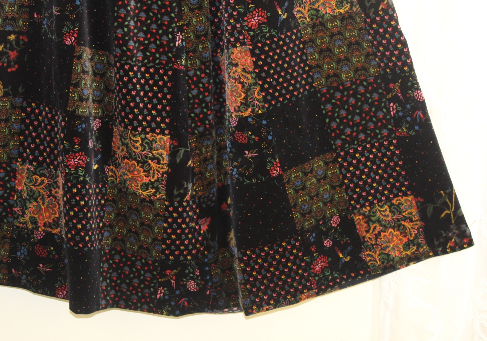 Estate Vintage Hand-Made Velvet Patchwork 28&Prime; Waist M 8 10 Long Gypsy Skirt