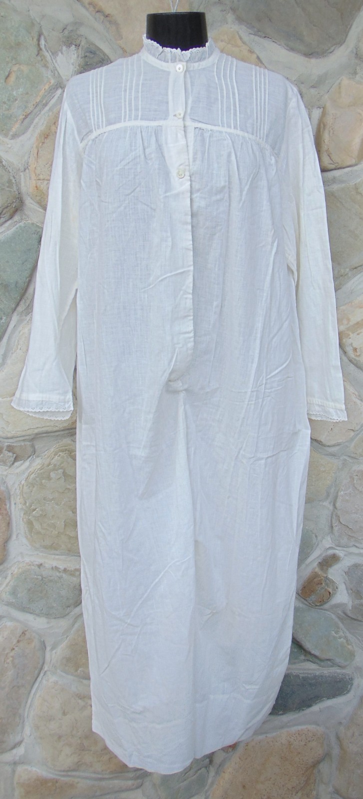 ANTIQUE VICTORIAN COTTON NIGHTGOWN~1890s ~WOMAN&rsquo;S MED/LG~HIGH COLLAR~LONG SLEEVE