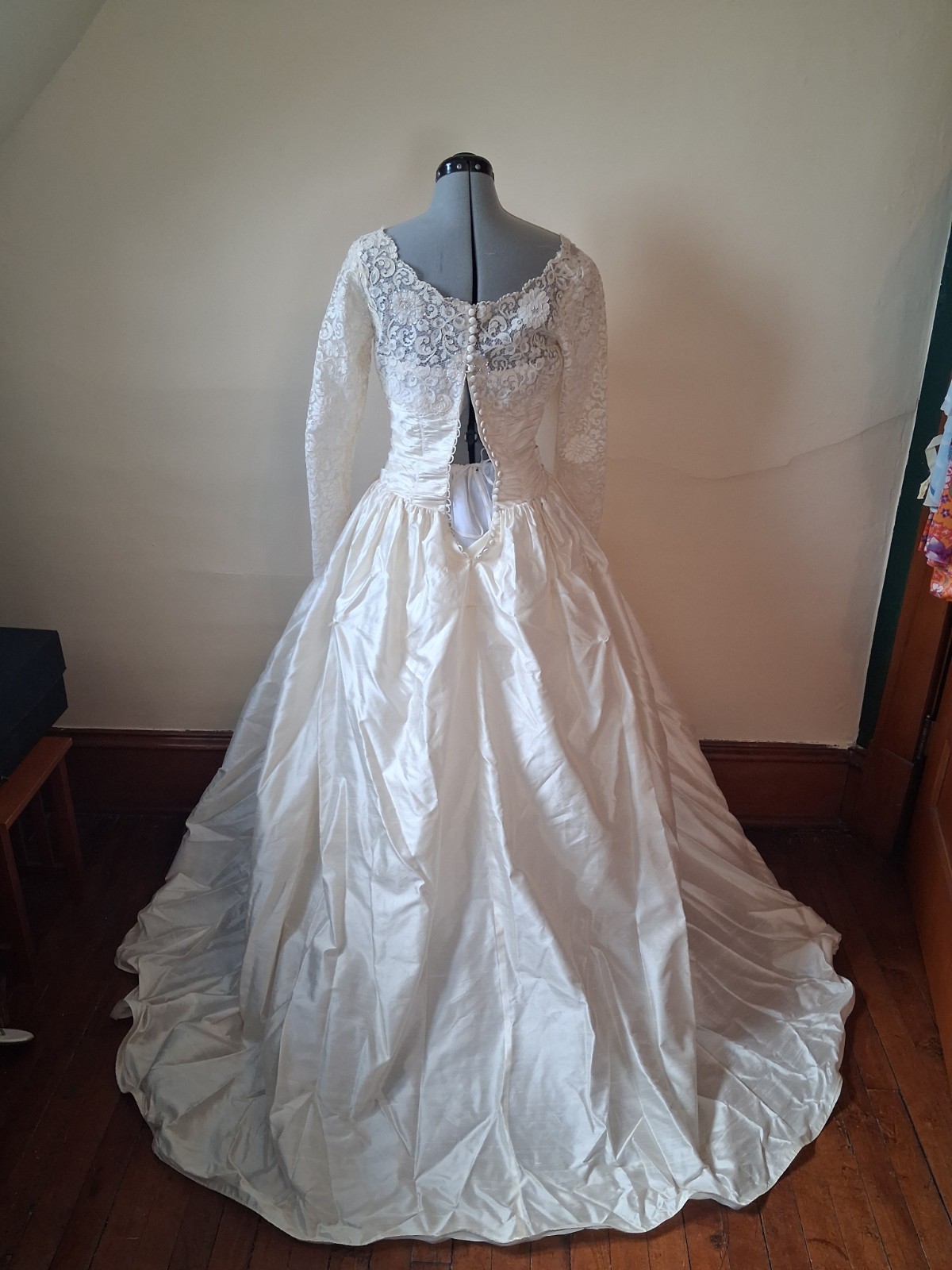 1950s Lace Wedding Dress Professionally Restored Sz S/M Gown W Accessories