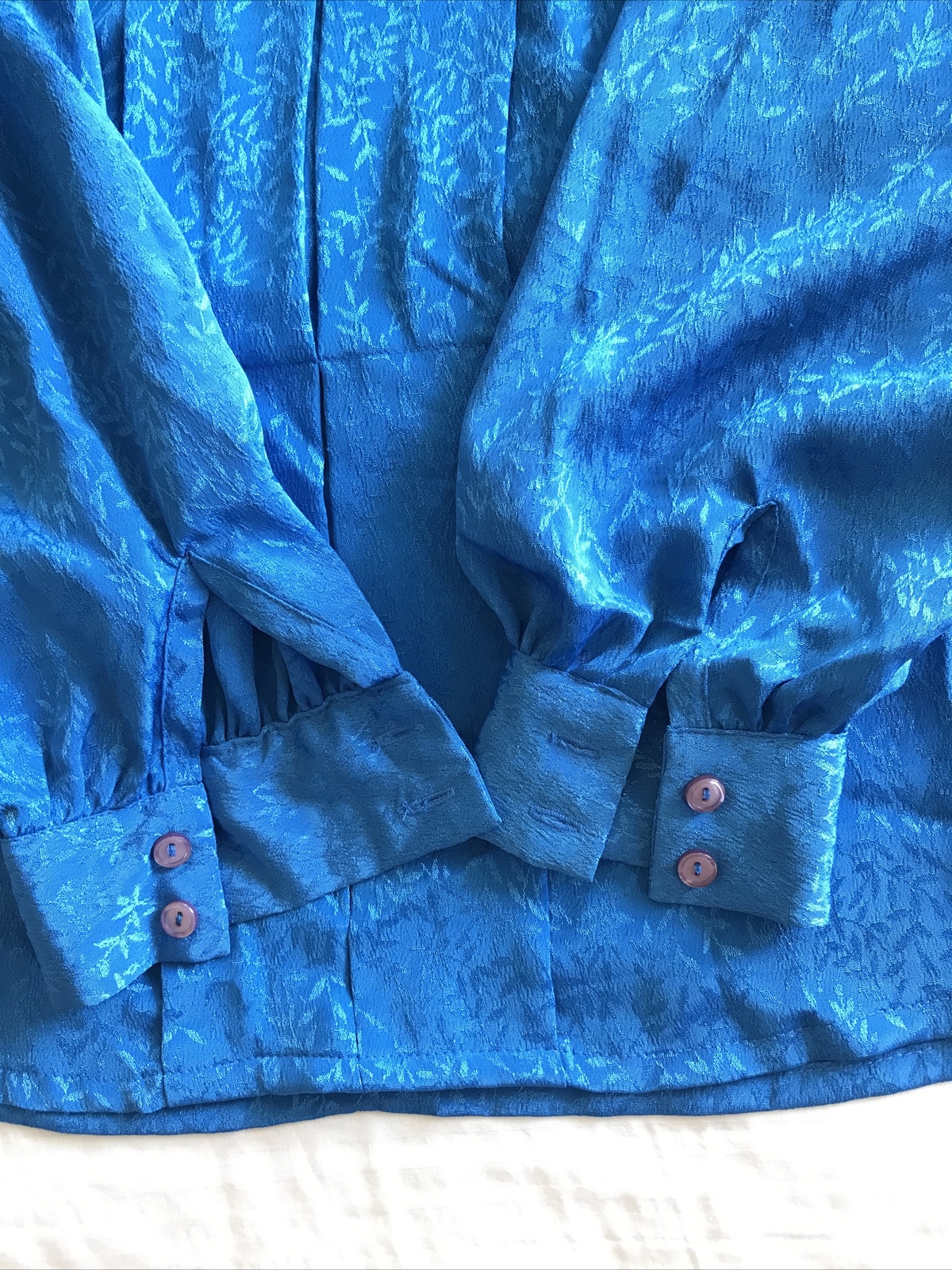DAVID MATTHEW Size 8 (36” bust) blue long sleeve pleated blouse SHOULDER PADS