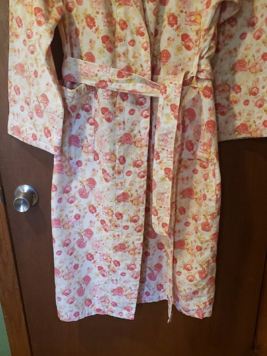 Vintage 90&rsquo;s 100% Cotton Victoria&rsquo;s Secret Garden Rose Floral Robe With Tie.