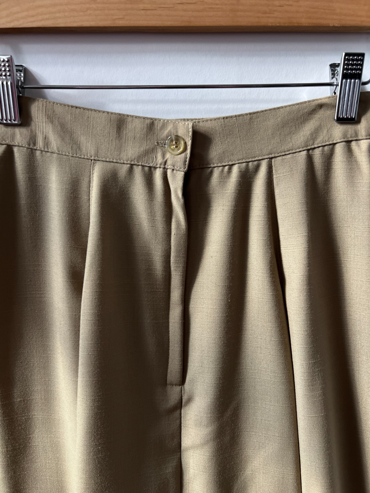 VTG 1990s Walker Lane Beige A-Line Midi Skirt, Made in Japan, Sz XS/S (~25.5&Prime;)