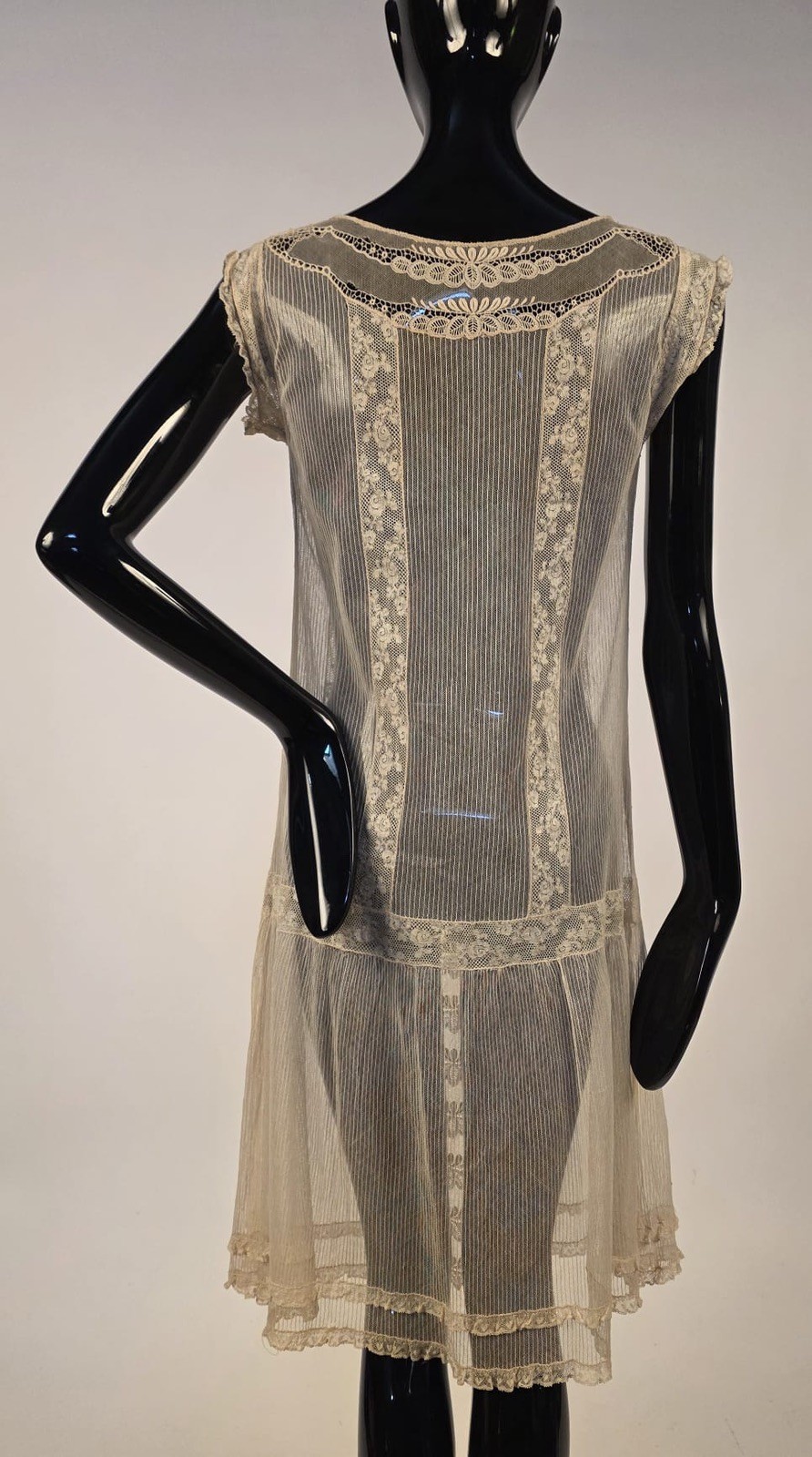 DAINTY + SWEET FLAPPER 1920’S NET + LACE INSERT TEA DRESS 