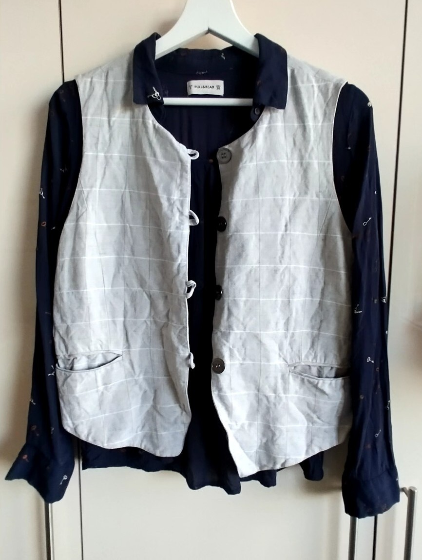 Beautiful vintage women&rsquo;s linen vest and shirt by « Pull and Beat »
