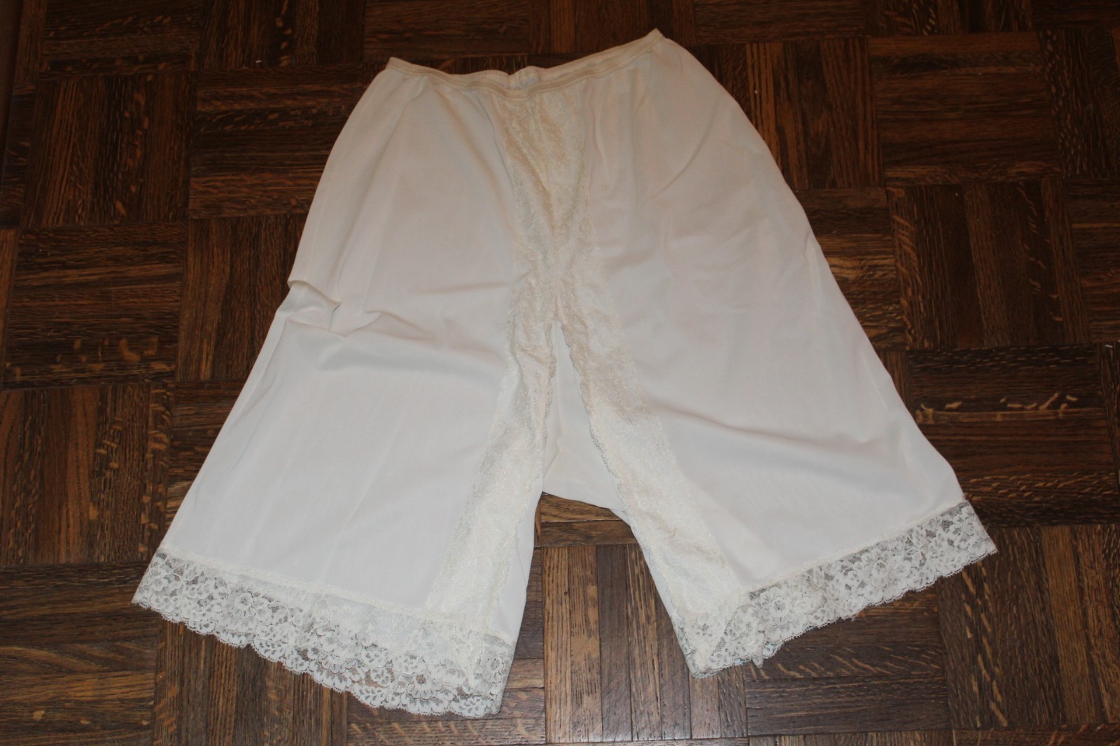 Vintage Ivory w/ Lace Inserts Tap Pants Petticoat Petti Pants Size S-M