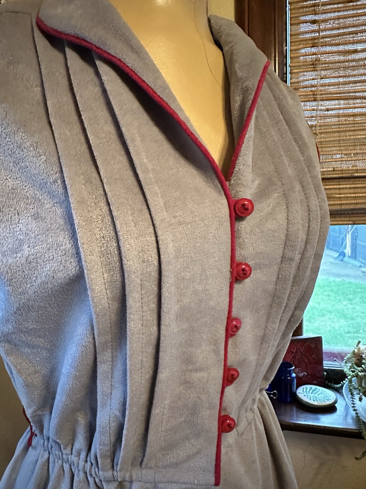 Vintage 70’s Gray/Red 40’s Inspired Dress Unbranded Tagged Sz.10 Soft Microfiber