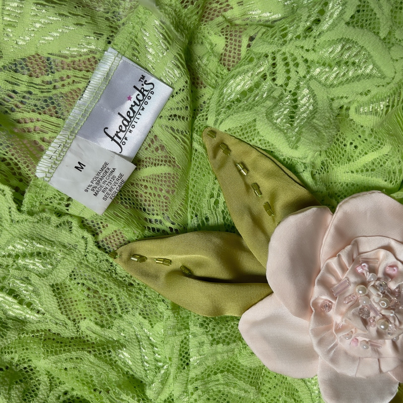 Romantic Frederick’s of Hollywood Y2K Lime Green Lace Sheer Halter Camisole (M)