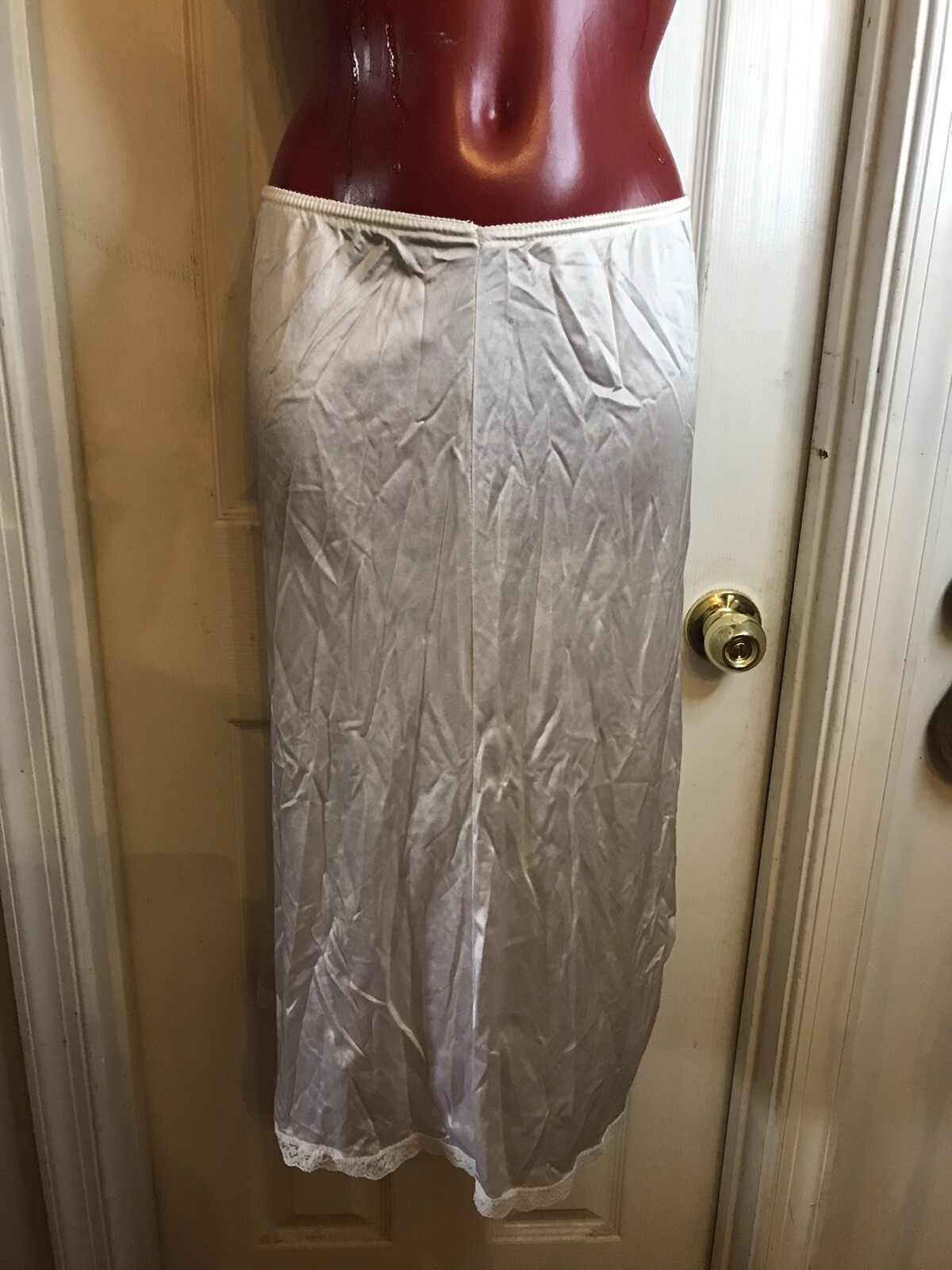 Vintage 70&rsquo;s Melody Slip- Silky Nylon Shiny Floral Lace Hem Women&rsquo;s Small – Vent