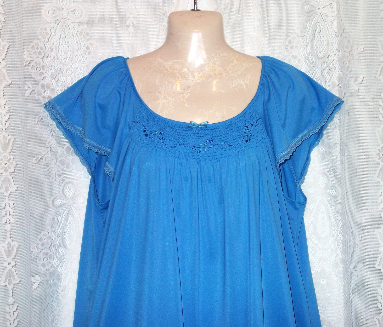 Med.(Lg.)Miss Elaine,ocean blue,waltz.vintage nightgown,comfy soft nylon,lingeri