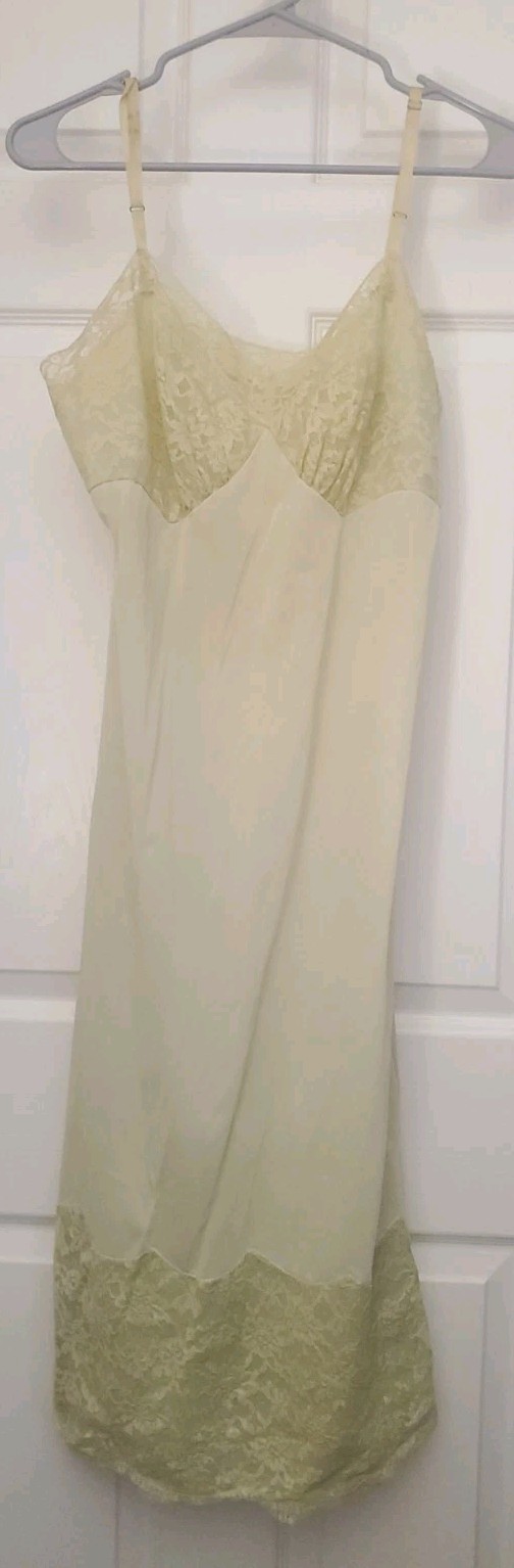 Antique Mint Green Lace Floral Slip Dress Untagged Waist 38&Prime; Length 44&Prime;