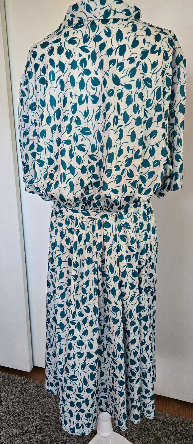 Vintage Lasting comfort polyester floral 1940s style 1980s dress green white
