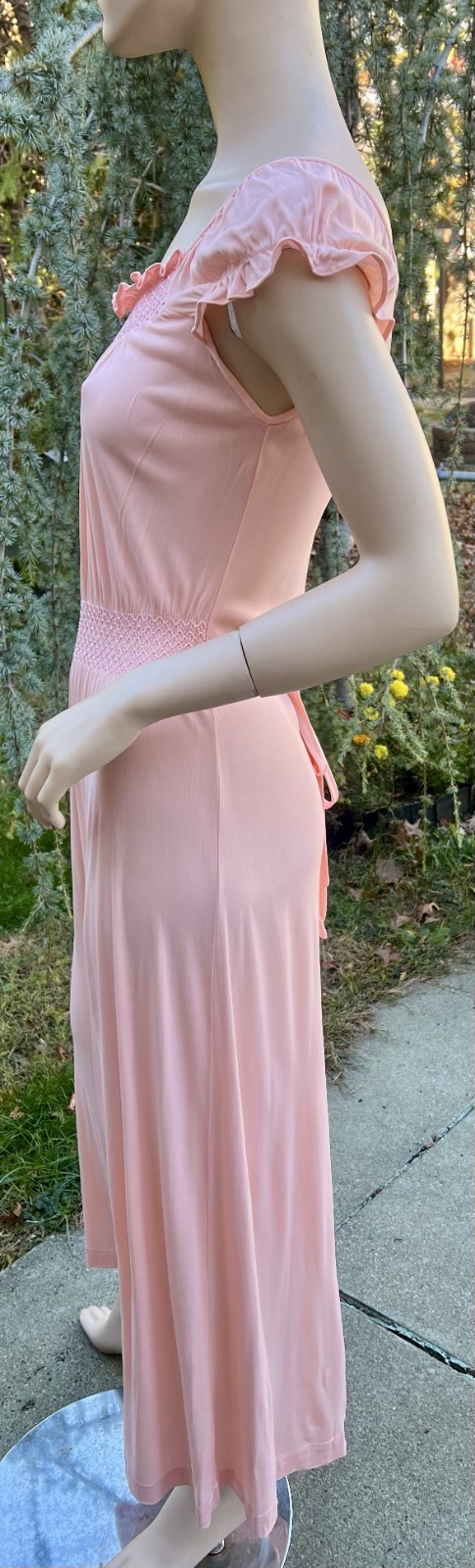 VINTAGE 1940&rsquo;s SEARS CHARMODE PEACH RAYON JERSEY SMOCKED NIGHTGOWN