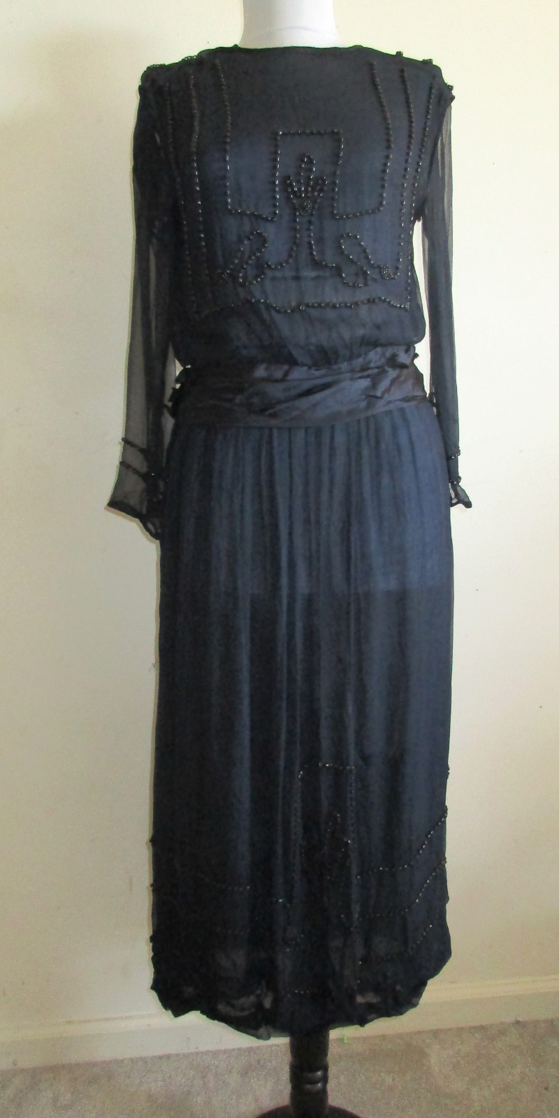 Vintage/Antique 1920&rsquo;s Art Deco Black Silk Chiffon Jet Beaded Flapper Dress