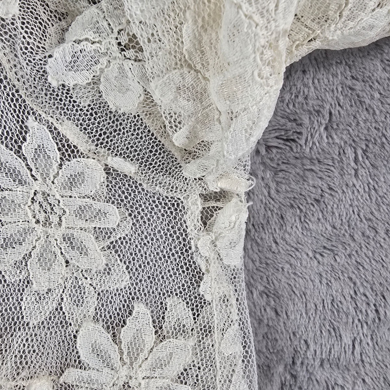 Vintage 1990s Unbranded Mesh Lace Daisy Embroidered Open Front Coverup (L) *Fair