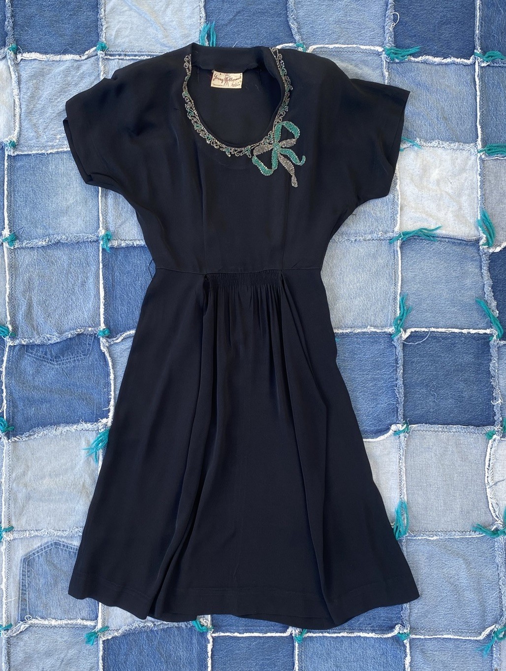 1940s 50s Young Hollywood Rayon Crepe Beaded Bow Cocktail Dress XS Black