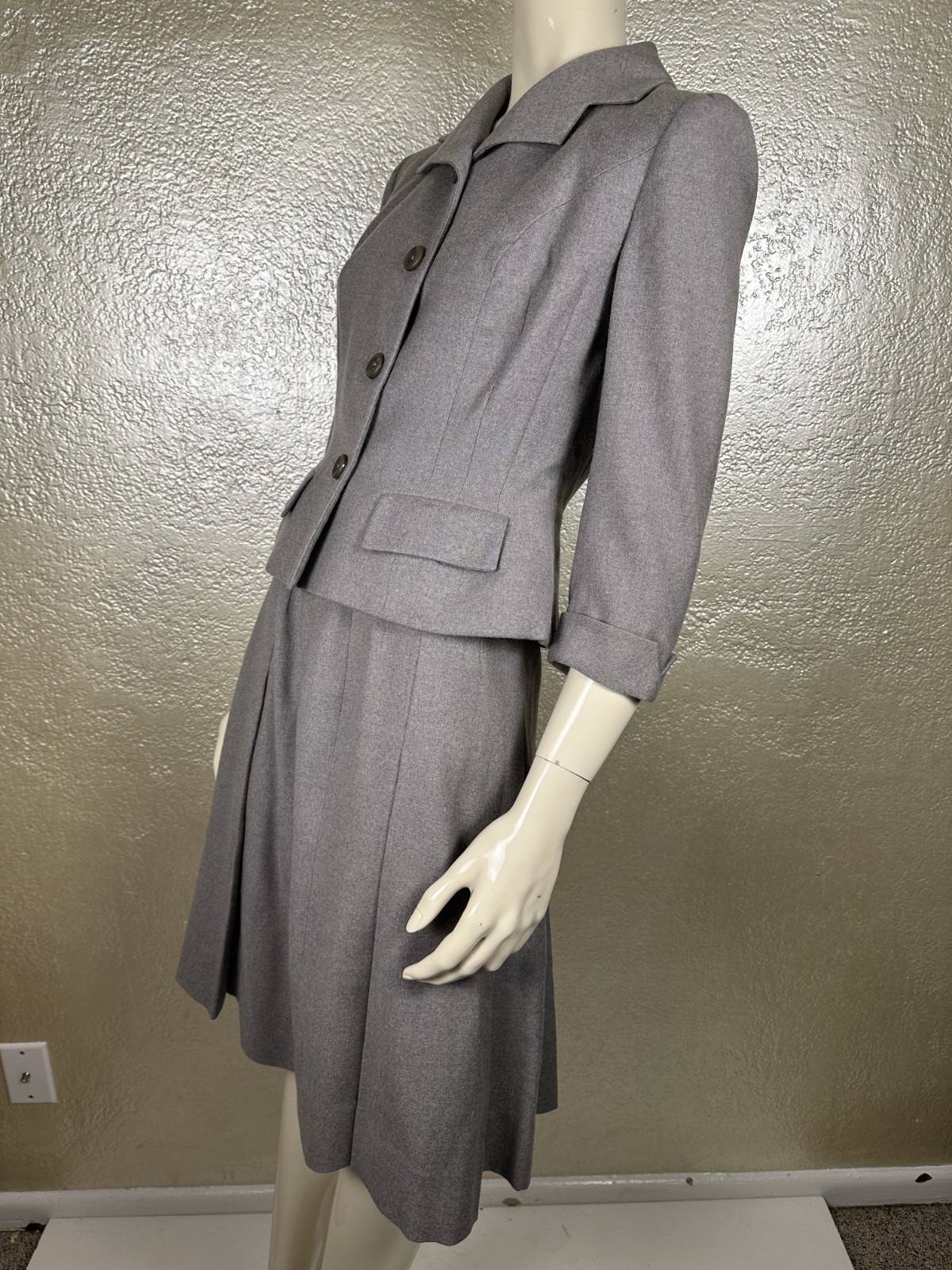 Vintage 1940s-1950s Ladies LIPMAN WOLFE & CO. Gray Wool Two Piece Skirt Suit Set