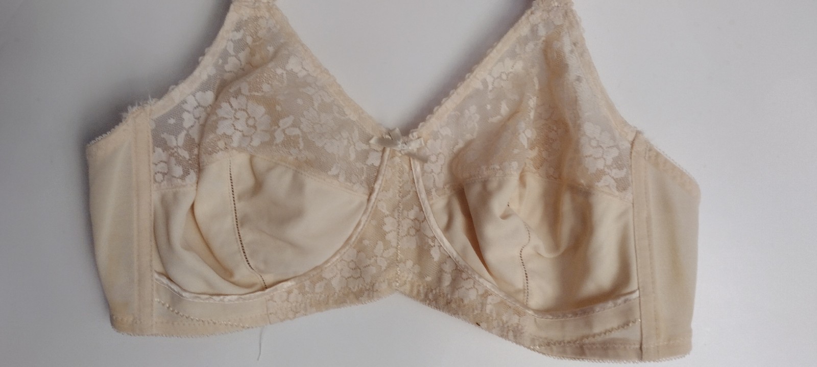 VINTAGE CARNIVAL 40C BEIGE WIRELESS FULL COVERAGE FLORAL LACE 065 GIVE N TAKE…