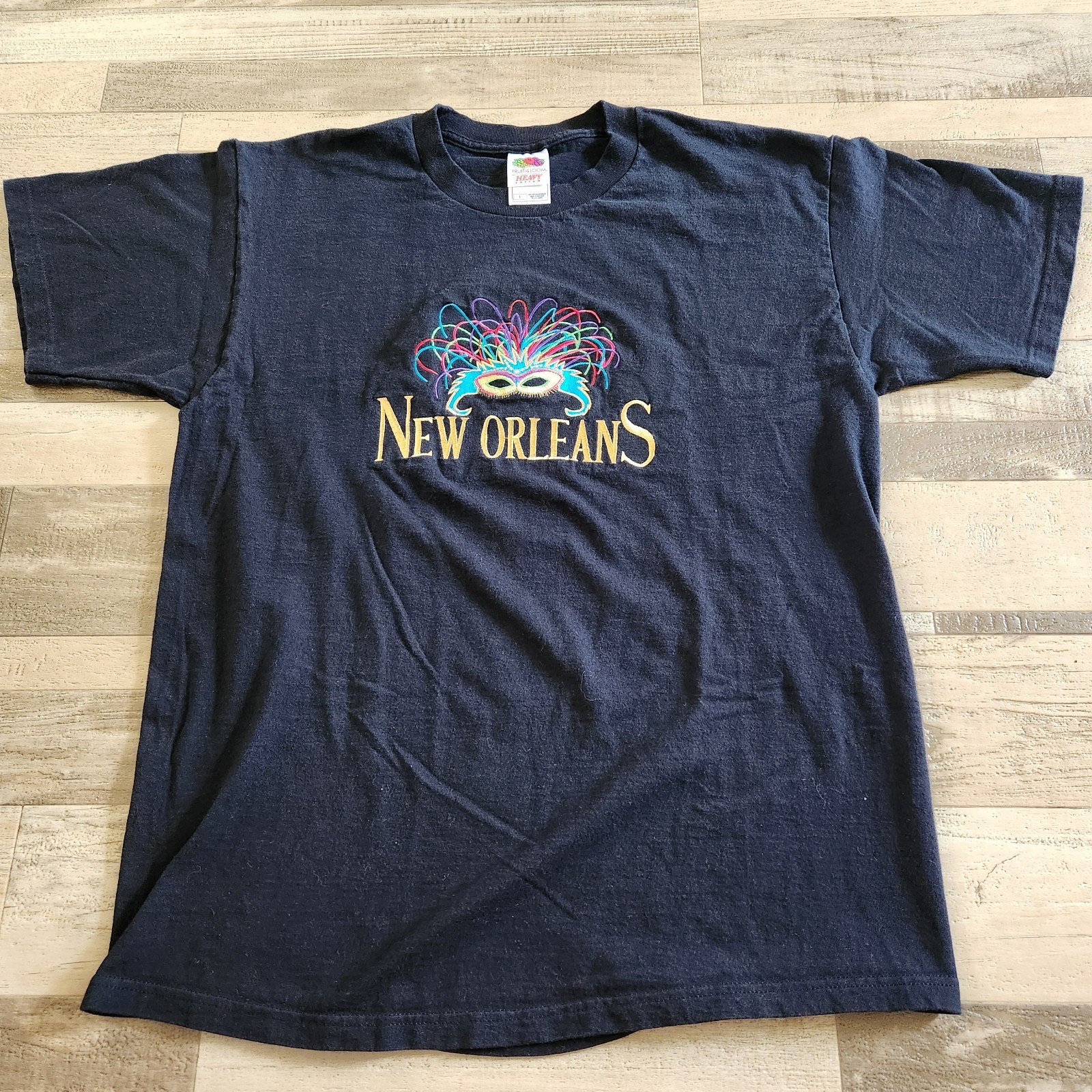 New Orleans Mardi Gras Mask Embroidered Tee Vintage 90s Sz Large NOLA Masquerade