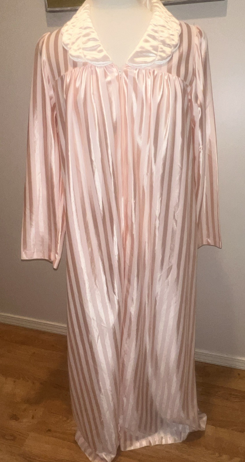 J. C. Penney Vintage Pink 60’s Nylon Zip Long Robe Nightgown Medium