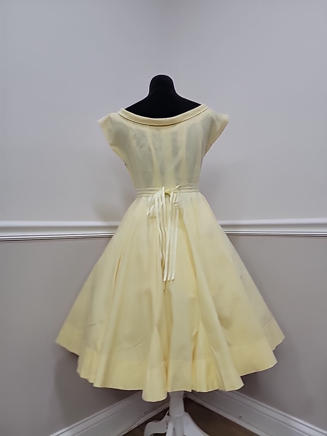 Vintage&rsquo;50s Mid Century Yellow Cotton Dress Fit Flare Full Skirt Garden Party