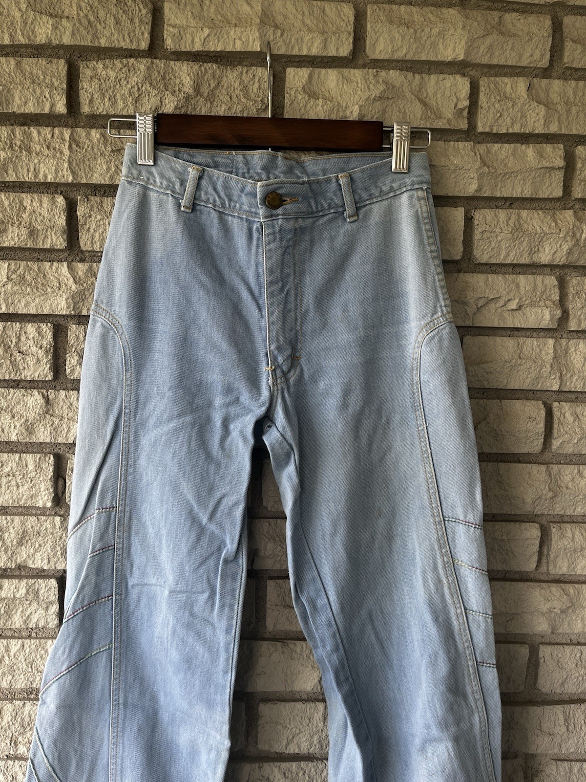 Vintage Brittania Lightwash Bell Bottom Rainbow Stitched 1970’s Jeans W: 28