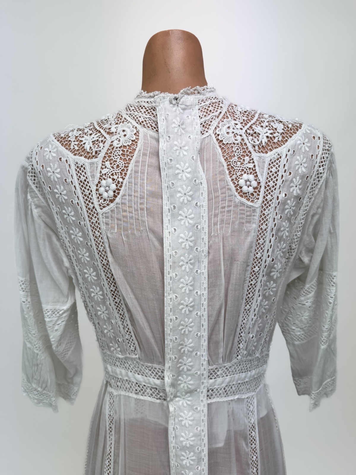 Antique Victorian Edwardian White lace Embroidered Cotton Tea Dress two piece