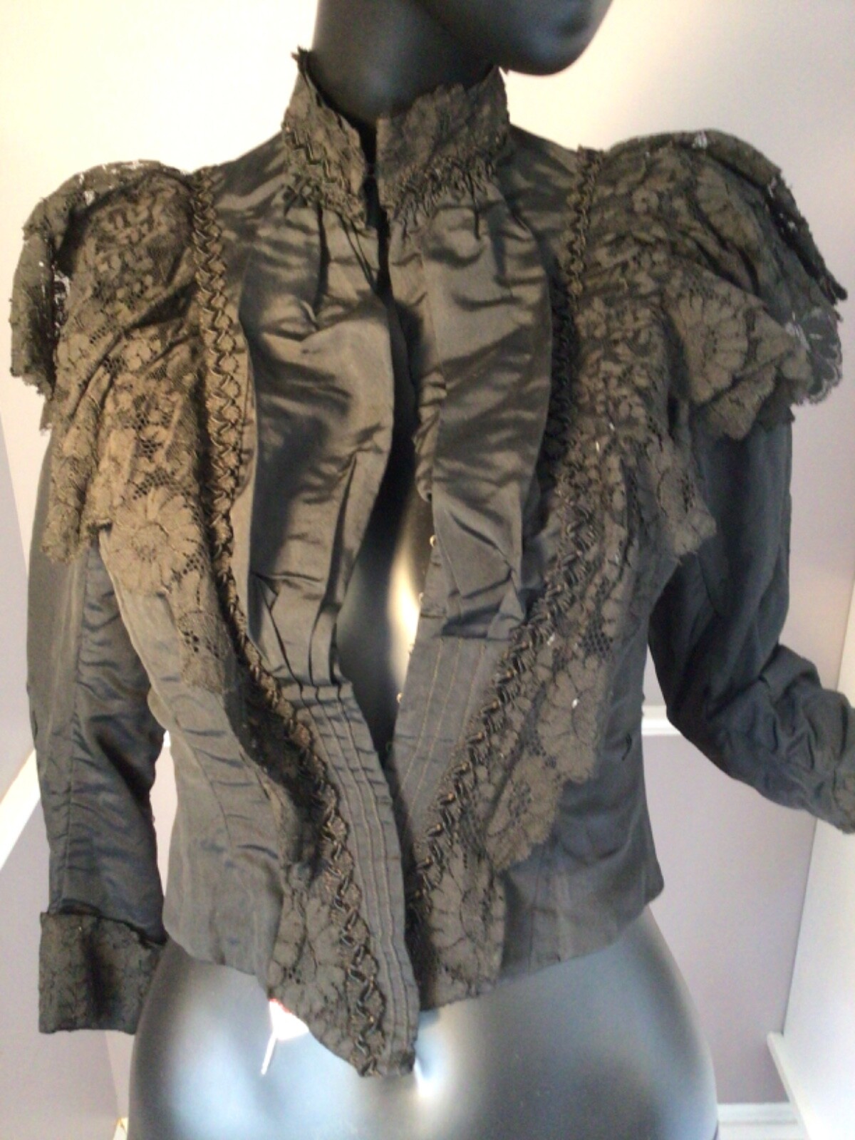 Authentic Vintage Victorian 1880s Black Silk and Lace Ladies Bodice (E-22)